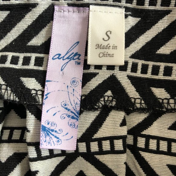 Alya | geometric pattern flared skirt - Picture 5 of 5